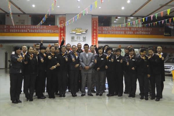 融通員工合影.jpg 融通員工合影.jpg